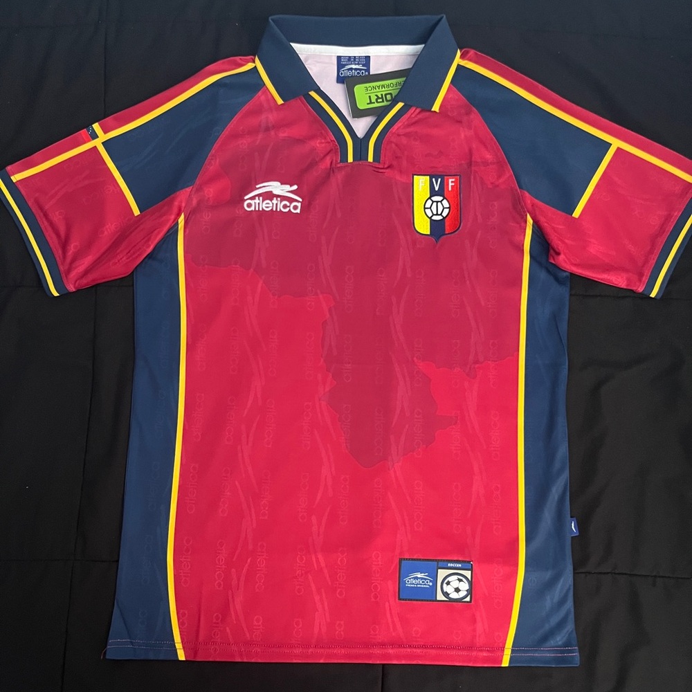 Venezuela Retro Soccer Jersey Red La Vinotinto 2000
